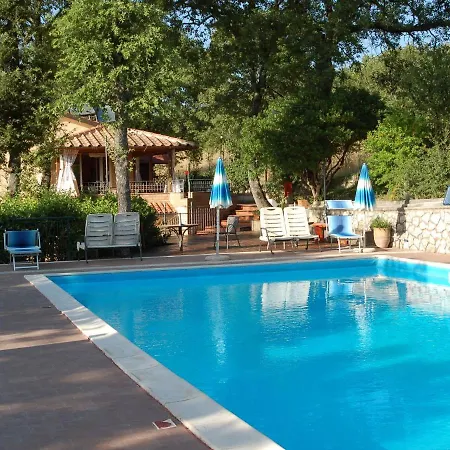 Cosy Holiday In With Swimming Pool 度假居