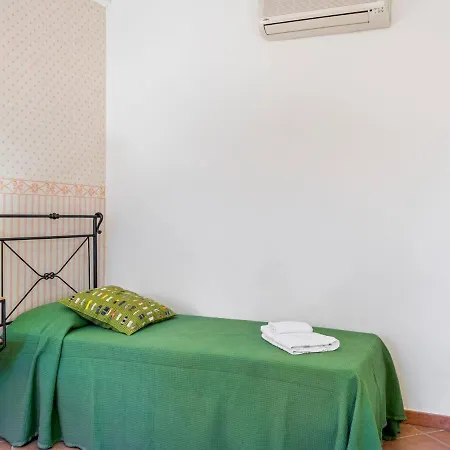 Cosy Holiday In With Swimming Pool 度假居 *