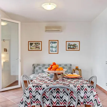 Cosy Holiday In With Swimming Pool *