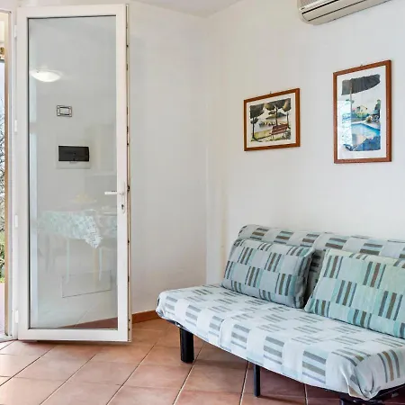 Cosy Holiday In With Swimming Pool