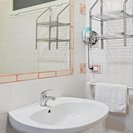Cosy Holiday In With Swimming Pool 马焦内